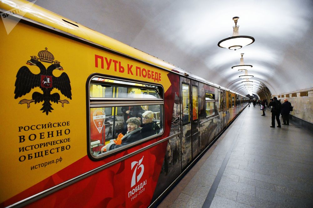 metromoscu_tren75diadelavictoria3.jpg
